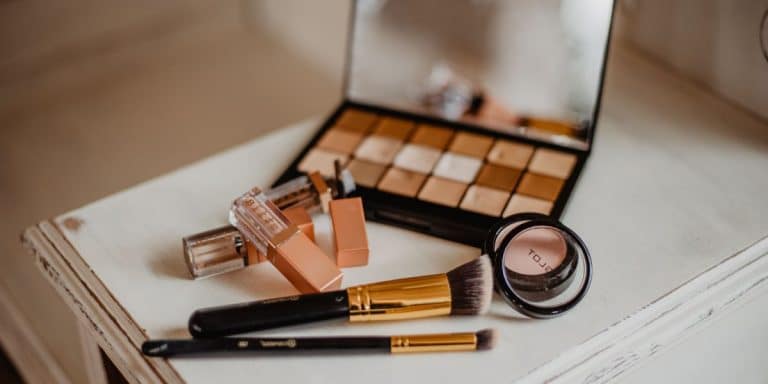 Vente privée de maquillage