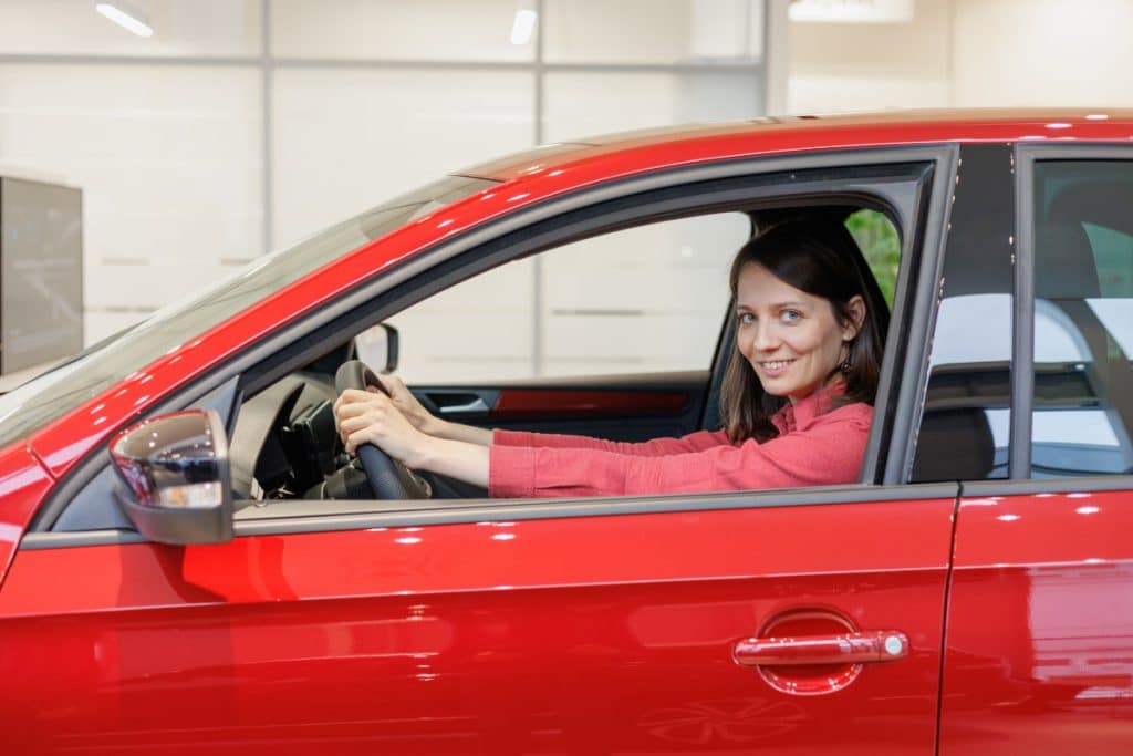 une belle voiture rouge