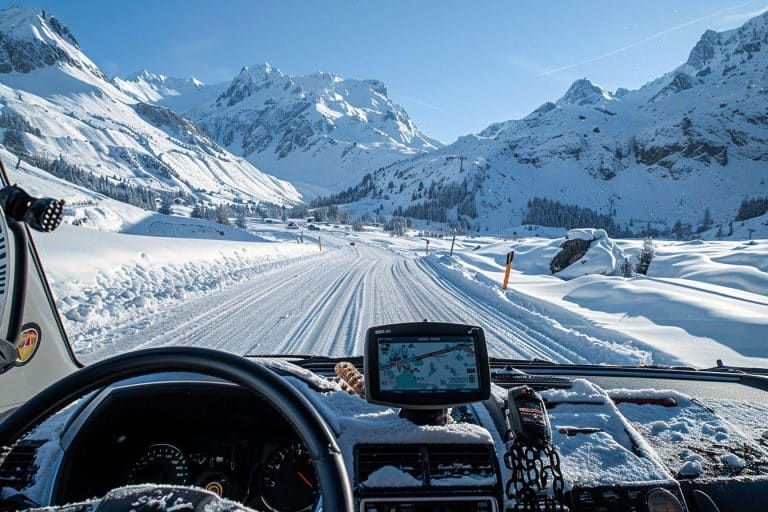 Les indispensables pour conduire en montagne : accessoires à privilégier pour votre sécurité